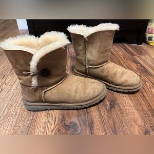 UGG Boots - Bailey Button